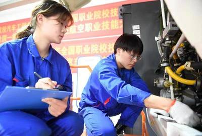 大力發展職業教育 服務經濟高質量發展